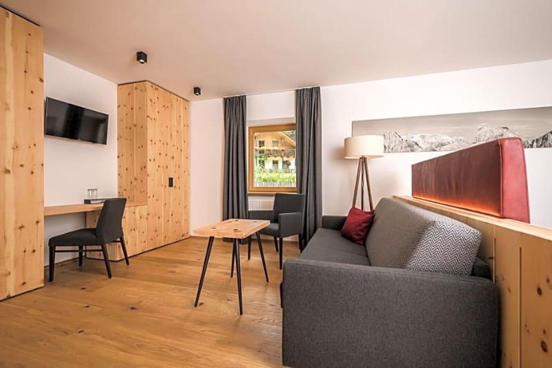 Hotels Dolomitenhof & Chalet Alte Post image