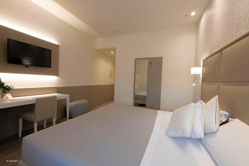 Hotel Globo image