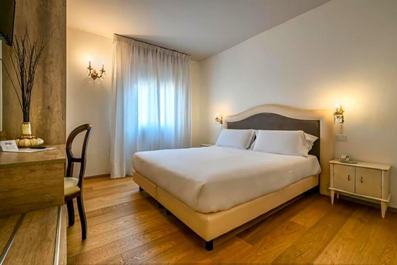 Hotel Globo image