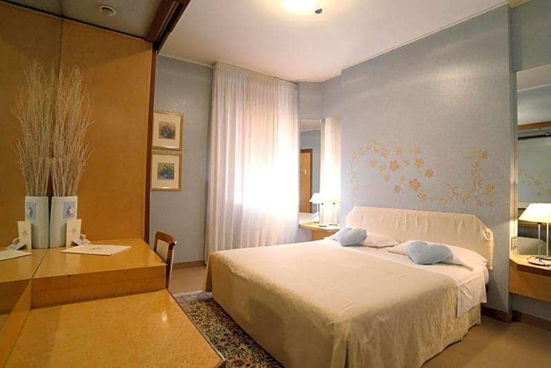 Hotel Globo image