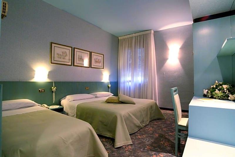 Hotel Globo image