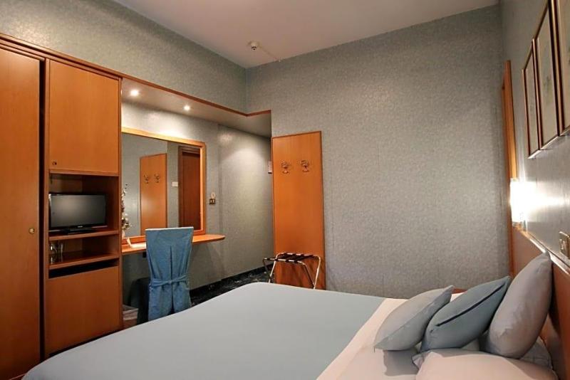 Hotel Globo image