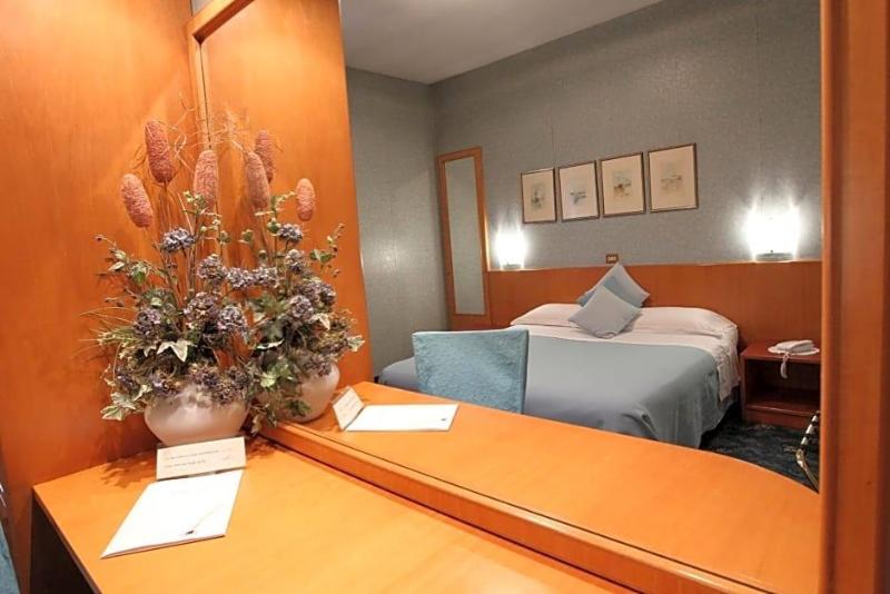 Hotel Globo image