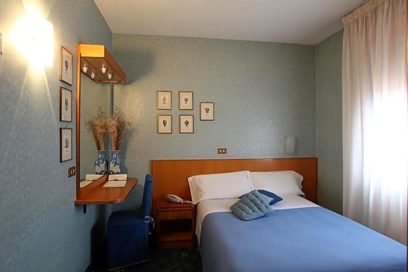 Hotel Globo image