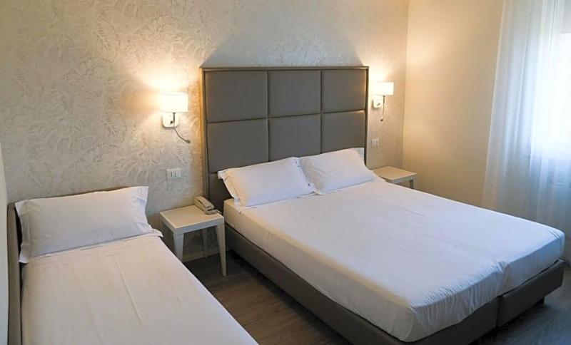 Hotel Globo image