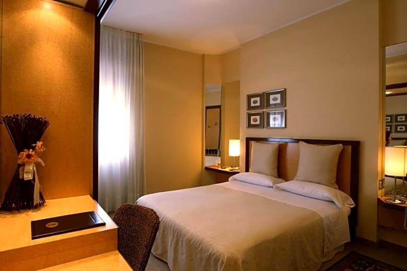 Hotel Globo image