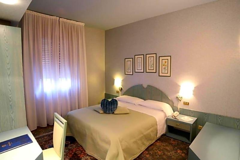 Hotel Globo image