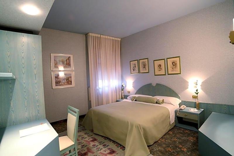 Hotel Globo image