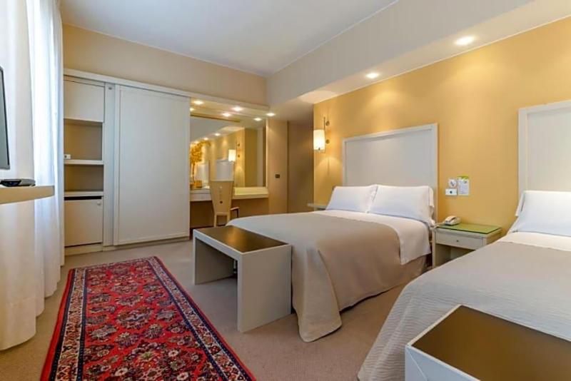 Hotel Globo image