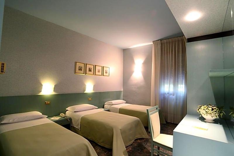 Hotel Globo image