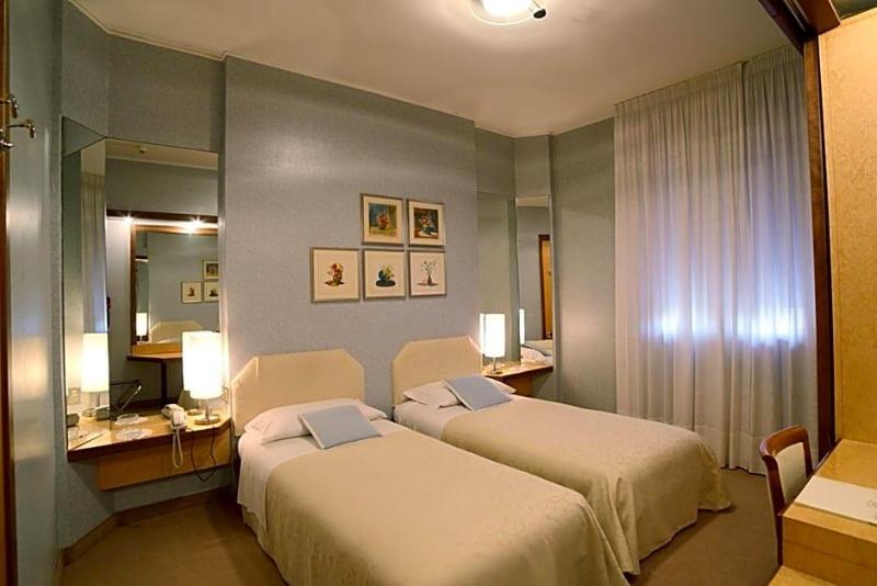 Hotel Globo image