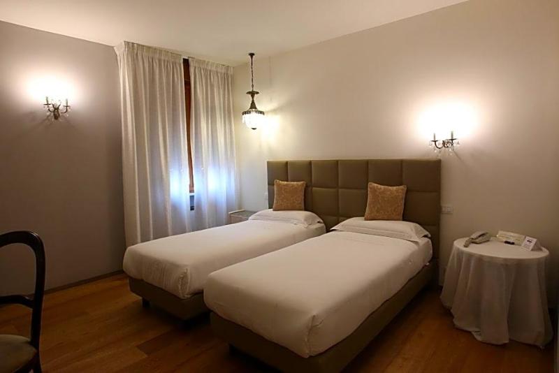 Hotel Globo image