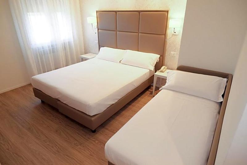 Hotel Globo image