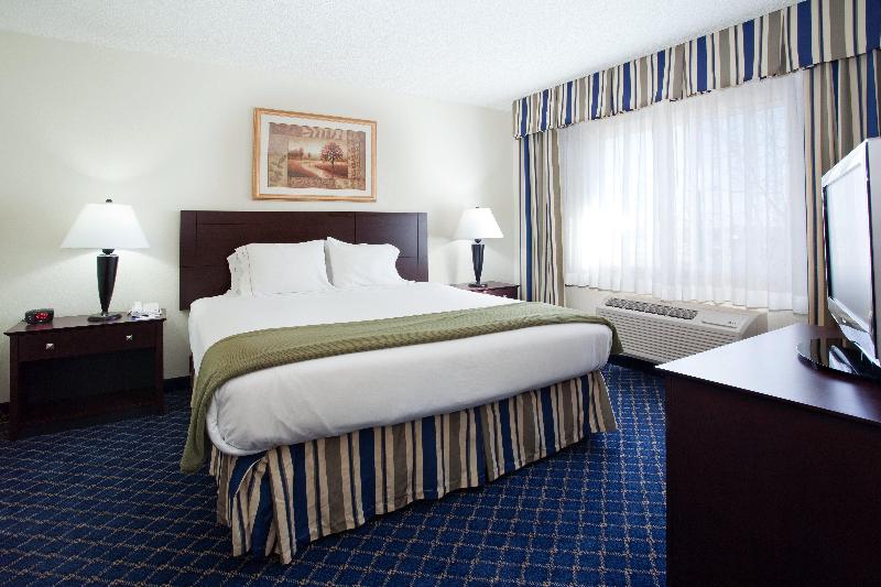 Holiday Inn Express & Suites Torrington 4