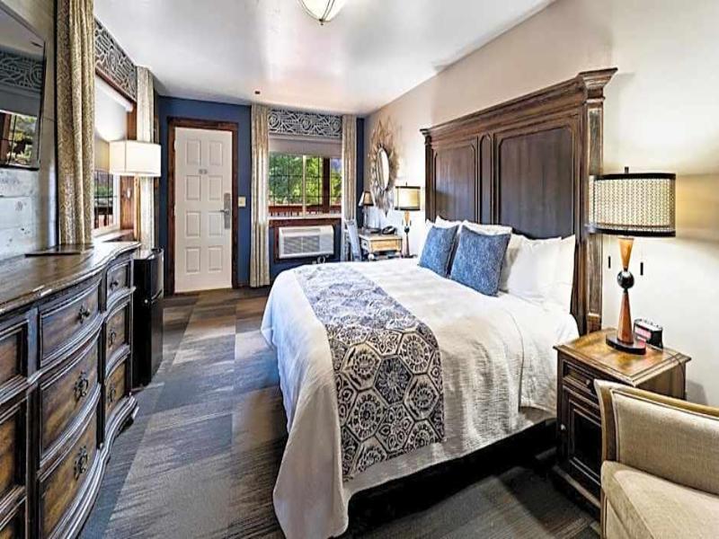 Desert Rose Inn & Cabins image