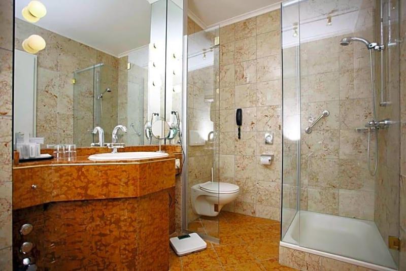 Kurpark Hotel image