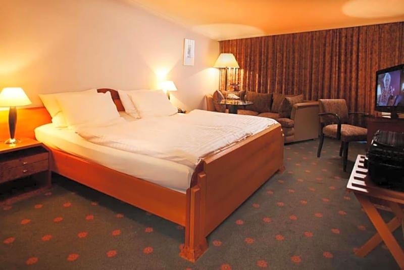 Kurpark Hotel image
