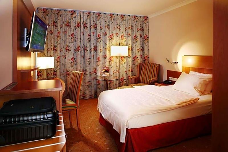 Kurpark Hotel image