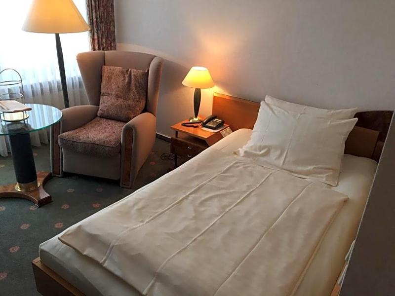 Kurpark Hotel image