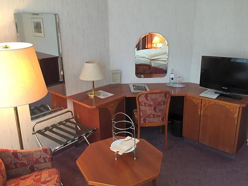 Kurpark Hotel image