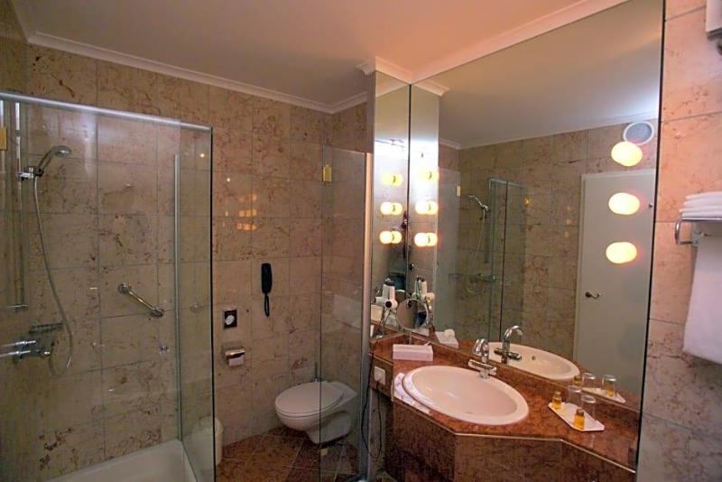 Kurpark Hotel image