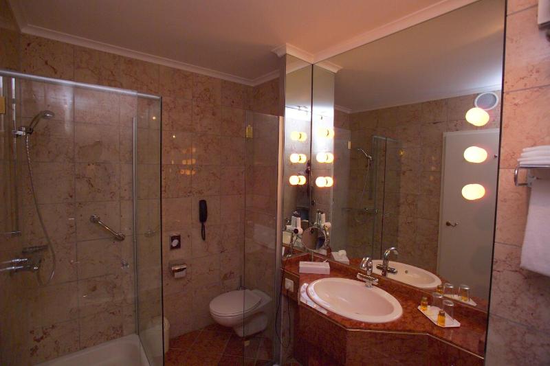 Kurpark Hotel image