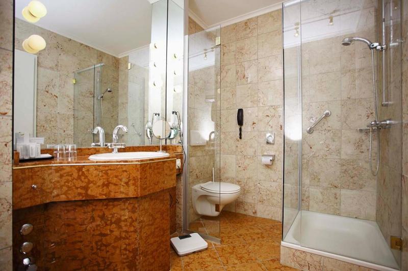 Kurpark Hotel image