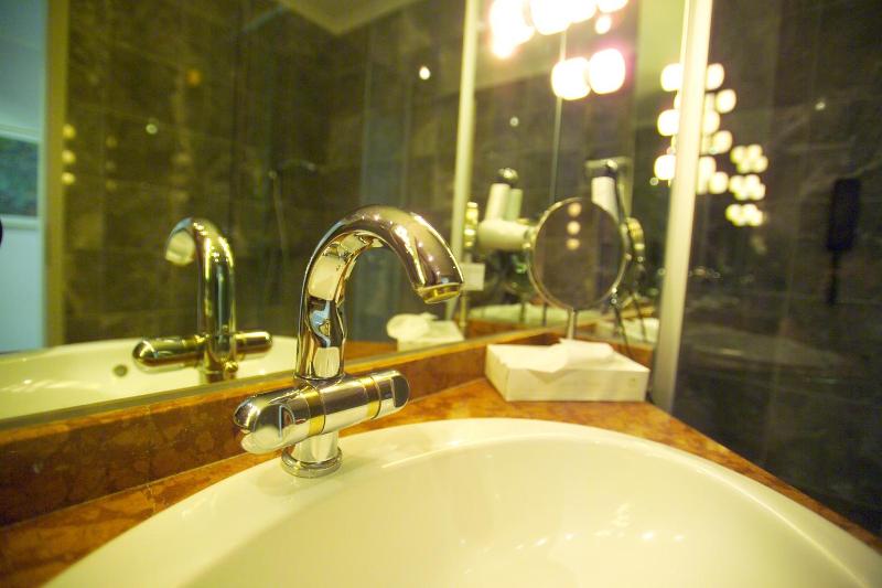 Kurpark Hotel image