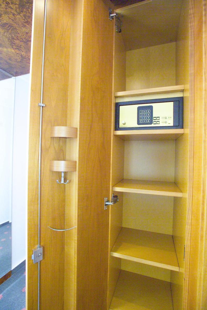 Kurpark Hotel image