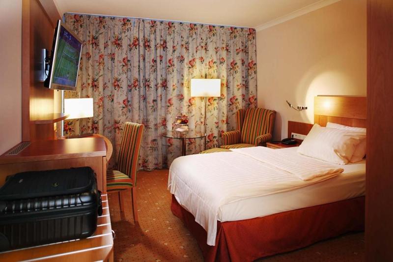 Kurpark Hotel image