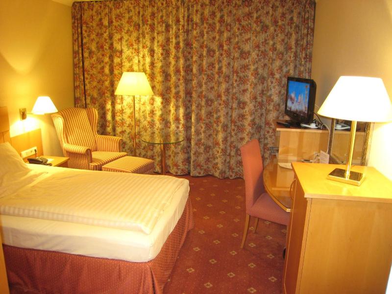 Kurpark Hotel image