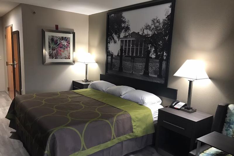 Super 8 by Wyndham Pascagoula image