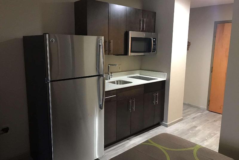 Super 8 by Wyndham Pascagoula image