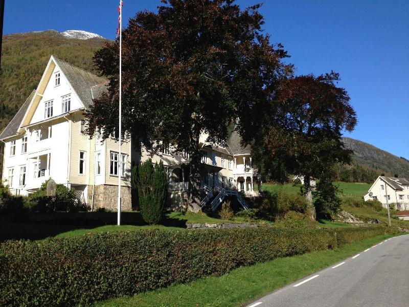 Mundal Fjordhotel — photo 2