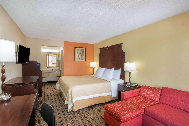 Days Inn By Wyndham Blytheville image