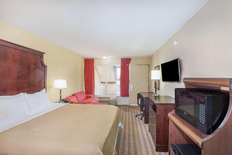 Days Inn By Wyndham Blytheville image