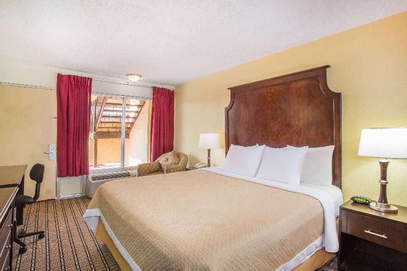 Days Inn By Wyndham Blytheville image