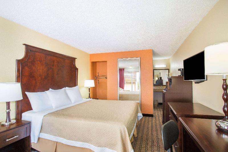 Days Inn By Wyndham Blytheville image