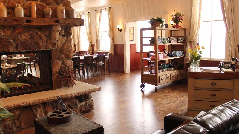 Colorado Chautauqua Cottages image
