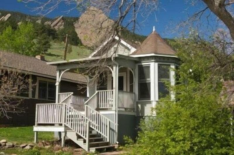 Colorado Chautauqua Cottages image