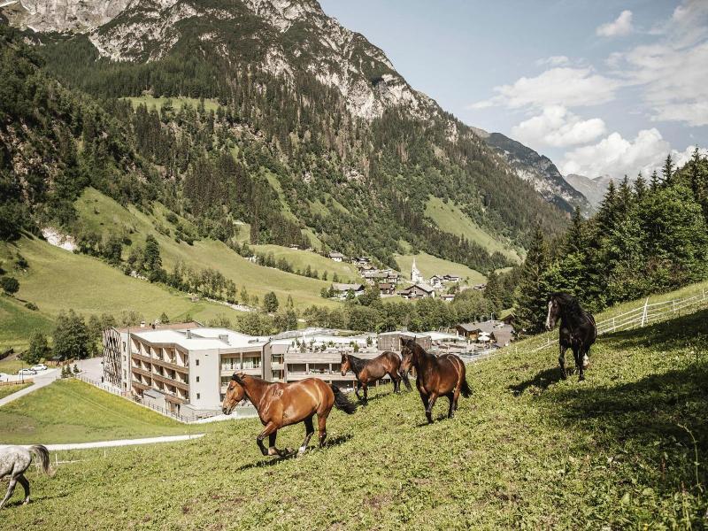 Familienhotel Feuerstein image