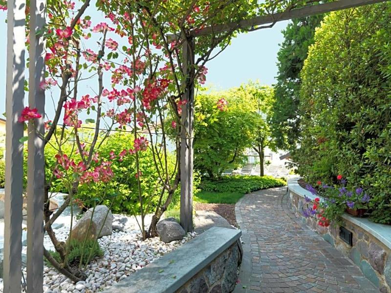Miralago image
