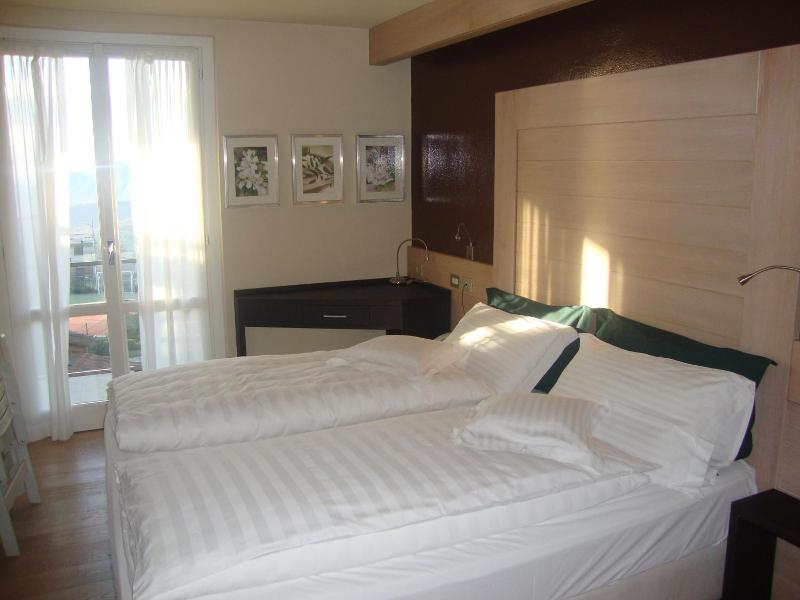 Miralago image