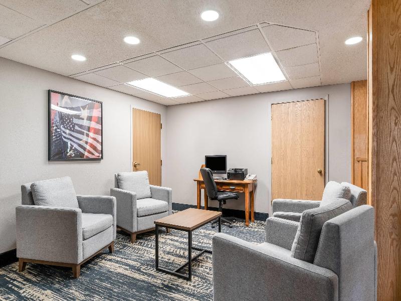 AmericInn by Wyndham Hutchinson
