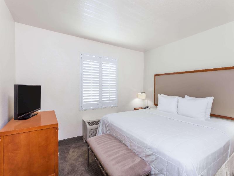 Hawthorn Suites By Wyndham Victorville image