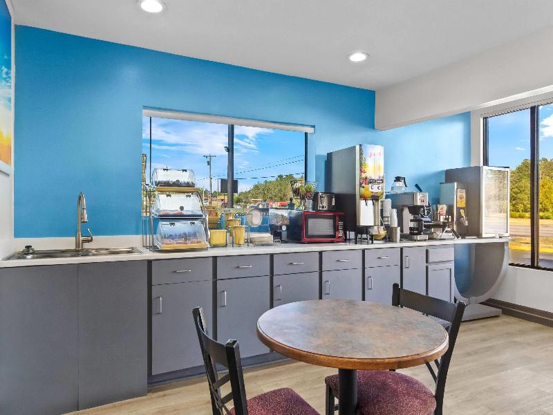 Days Inn by Wyndham Ocean Springs image