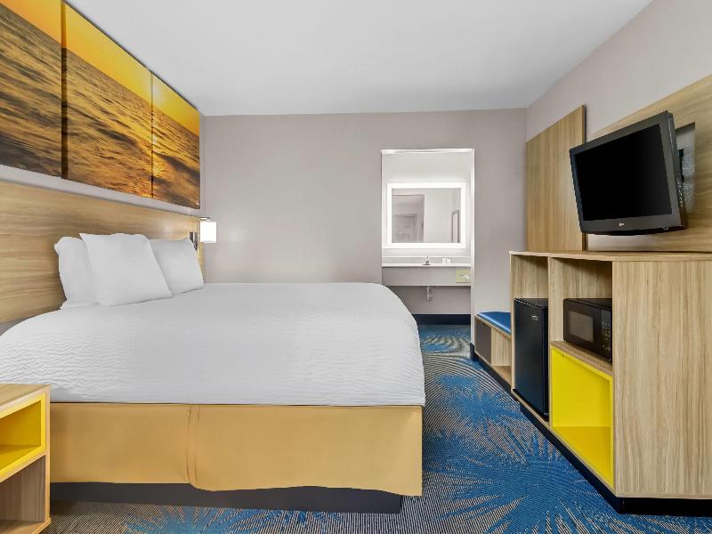 Days Inn by Wyndham Ocean Springs image