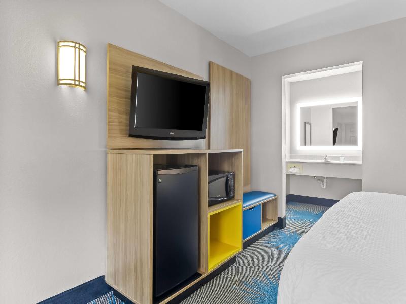 Days Inn by Wyndham Ocean Springs image