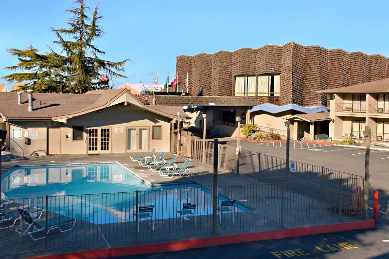 Red Lion Hotel Port Angeles Harbor image