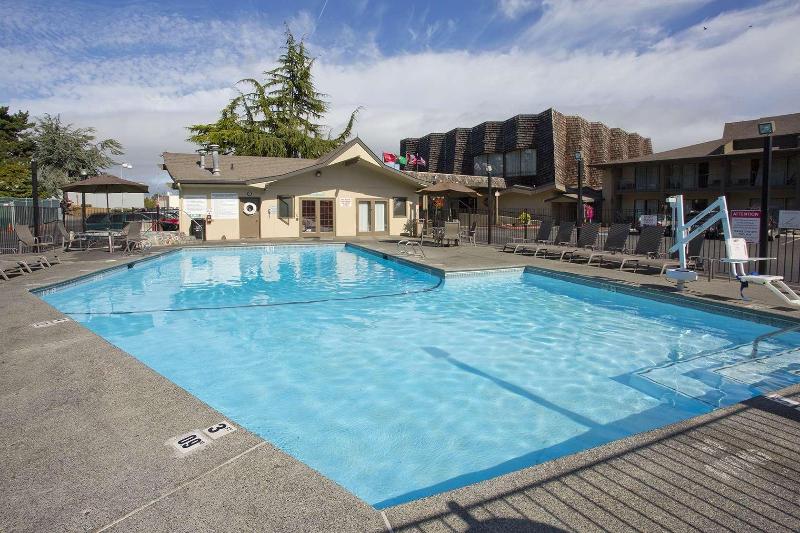 Red Lion Hotel Port Angeles Harbor image